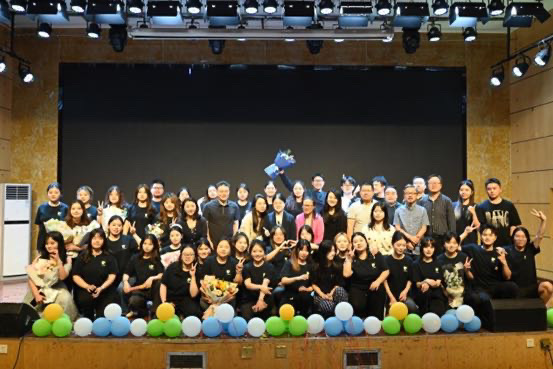 TapTap点点官方网站树达学院2022级广电编导展映晚会合影。供稿单位供图